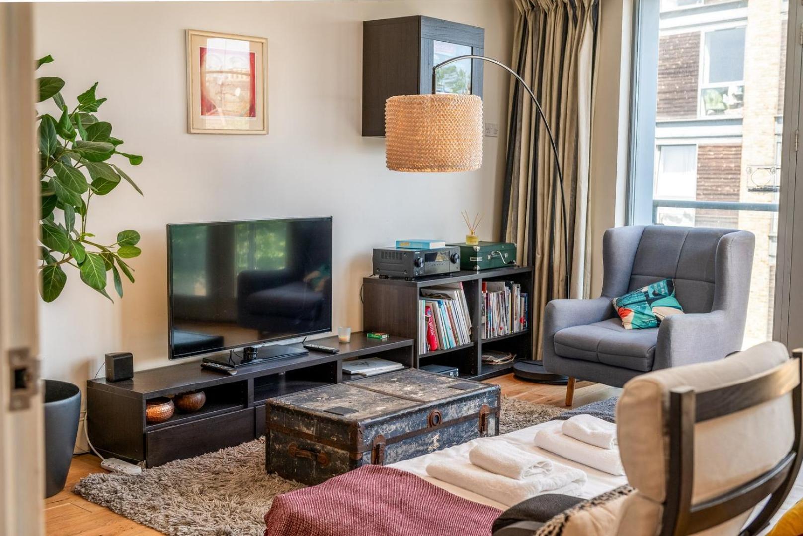 Bright & Spacious Battersea Flat London Exterior photo