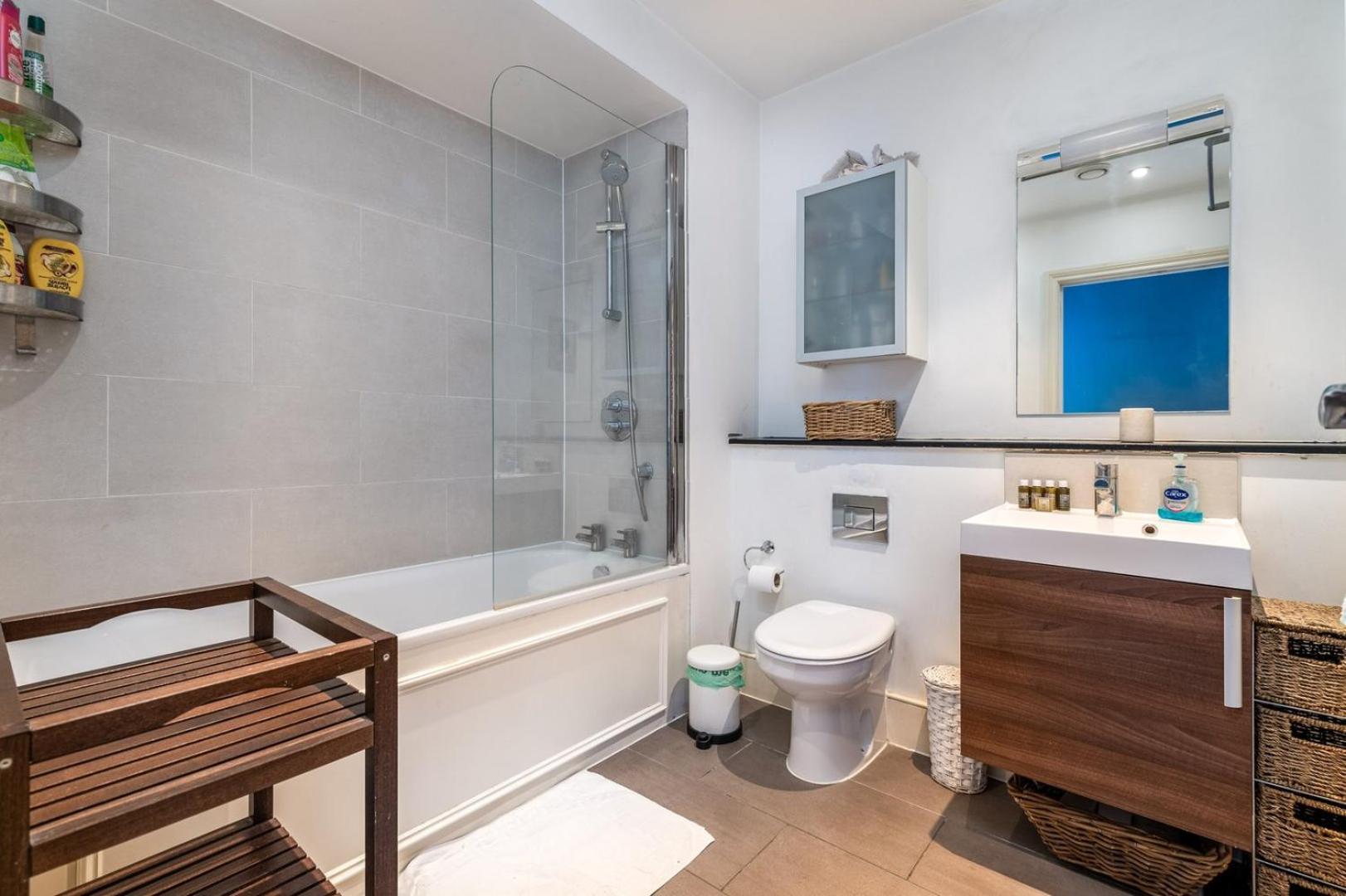 Bright & Spacious Battersea Flat London Exterior photo